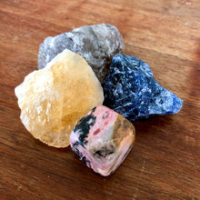 Load image into Gallery viewer, SCORPIO GIFT BOX - Zodiac Astrology kit, October 23 - November 21