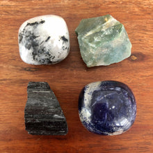 Load image into Gallery viewer, CAPRICORN GIFT BOX - Zodiac Astrology kit, December 22 - January 19