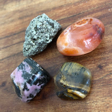 Load image into Gallery viewer, LEO GIFT BOX - Zodiac Astrology kit, July 23 - August 22