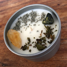 Load image into Gallery viewer, 3 oz. ABUNDANCE + SUCCESS manifestation candle with crystals