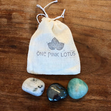 Load image into Gallery viewer, MINI Manifestation kit PEACE & BALANCE - (meditation, gift box, self care)